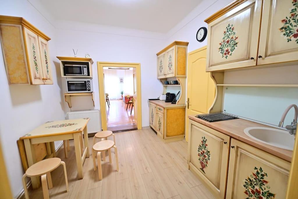 Flh - Althaus Lägenhet Sibiu Exteriör bild