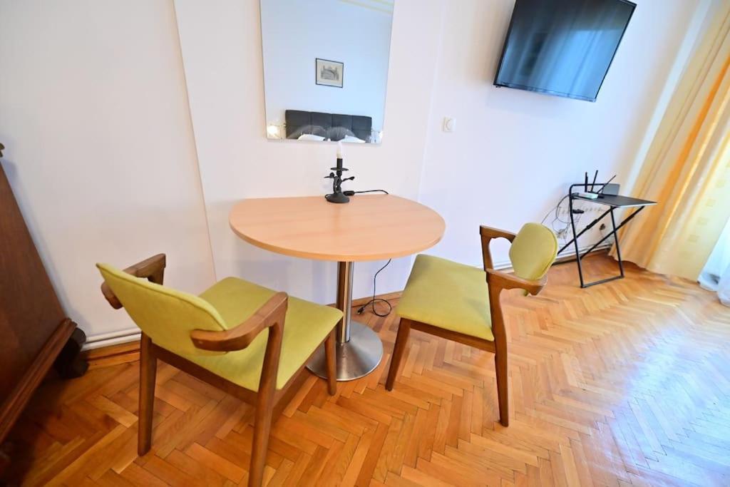 Flh - Althaus Lägenhet Sibiu Exteriör bild