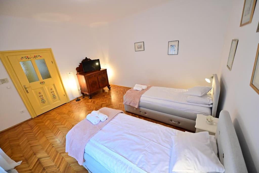 Flh - Althaus Lägenhet Sibiu Exteriör bild