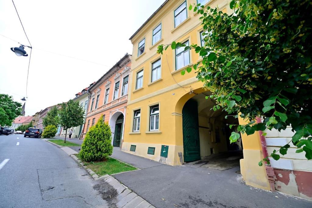 Flh - Althaus Lägenhet Sibiu Exteriör bild